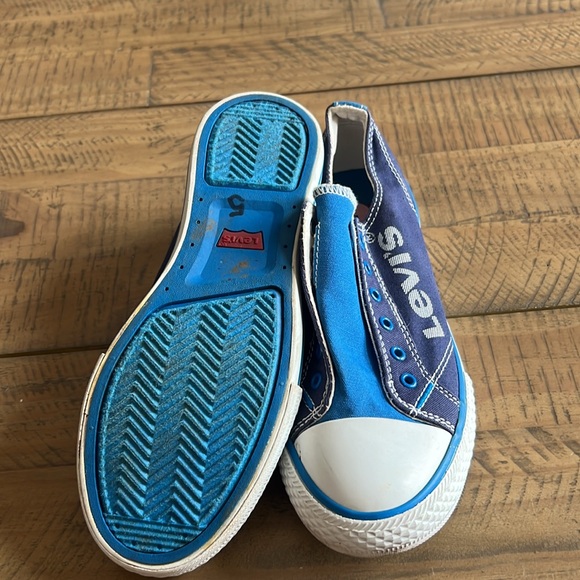 Levi’s Slip On - Size 4 - Picture 6 of 8